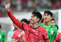 “한국 팬까지 무시하는 것 같아…” 손흥민, 中팬 야유 ‘손가락 3-0 도발’ 이유 묻자 [SS현장메모]