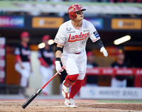 [포토]‘3회말 벌써 2안타’ 추신수