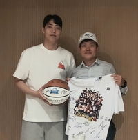 이역만리서도 이어지는 현대 가(家) 농구사랑, KCC 선수단 푸짐한 한식에 감동 [SSin두바이]