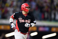 [포토]‘보기좋구나!’ 솔로포 최형우