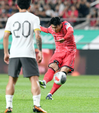 [포토]프리킥슛하는 손흥민