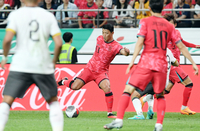 [포토]패스하는 황희찬