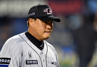 [포토]‘5회말 위기 넘기고 입술 꾹’ 류현진