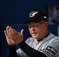 [포토]‘현진아 나는 너를믿어!’ 김경문 감독