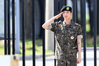 [포토]BTS 진, 전역하고 복귀합니다!