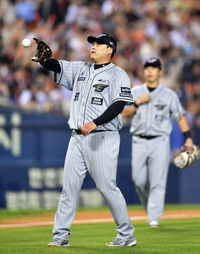 [포토]‘6회말 무사 1,2루 무실점...6이닝 2실점’ 류현진