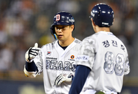 [포토]‘류현진에 3안타’ 김재환