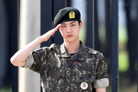 ‘월드와이드 핸섬’ 진, “전역을 명 받았습니다”…색소폰 든 RM→비니 쓴 제이홉까지 BTS 완전체 뭉쳐 [SS현장]