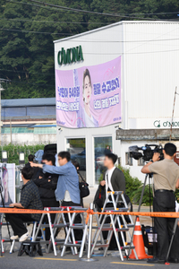 [포토]BTS 진의 전역을 기다리는 취재진들