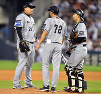 [포토]‘5회말 위기맞은 류현진’