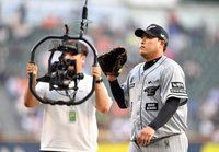 [포토]‘부인과 아이들 향한 시선’ 류현진