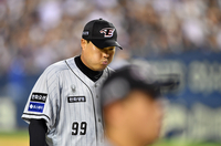 [포토]‘만루위기도 넘기고’ 류현진