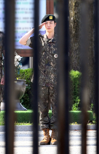 [포토]BTS 진, 먼저 전역합니다!