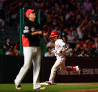 [포토]‘추격의지 허무는’ 솔로포 최지훈