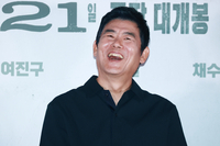 ‘하이재킹’ 성동일 “웃음기 쫙 뺀 연기, 코믹영화 아니다” [SS현장]