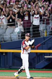 [포토]팬들의 환호를 부르는 키움 김건희의 2타점 적시타