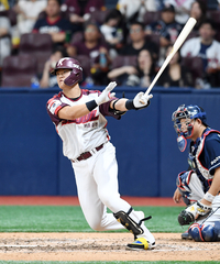 [포토]2타점 적시타 치는 키움 김건희