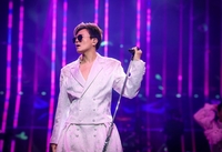 ‘위버스콘’ 박진영, 헌정무대에 ‘절친’ 방시혁 등장…합동무대 “22년만”