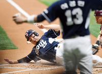 [포토]두산 양의지, 과감한 홈 슬라이딩으로!