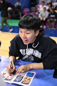 하나원큐 유니폼 입은 진안 “박지수 해외진출, 나는 아쉬워” [SSin태백]