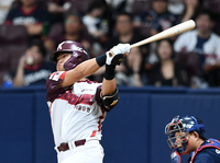 [포토]키움 김건희의 2타점 적시타