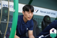 달라지긴 했는데 김두현의 ‘시·공·포·밸’은 아직… 부임후  1무2패로 11위 전북, 시간은 속절없이 흐른다