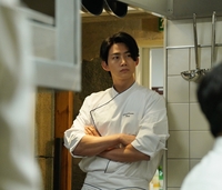 옥택연, 일본 영화 ‘그랑메종 파리’서 셰프로 변신 ‘3개 국어 열연’