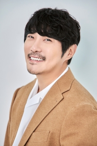 KCM, A2Z엔터테인먼트와 두 번째 재계약