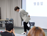 [포토]기자회견 마치는 박셀리