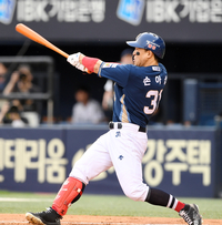 [포토]2,503호 안타 NC 손아섭, 신기록까지는 단 두 개!