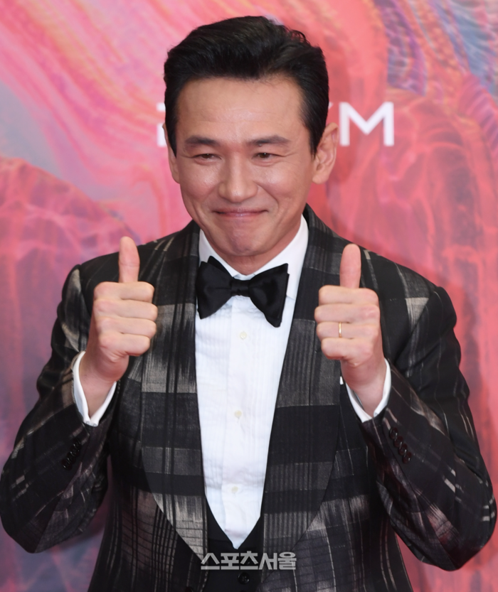 [포토] 황정민 ‘쌍엄지 척’