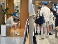 ‘10년째 열애 중’ 신민아, 김우빈과 쇼핑하는 모습 포착