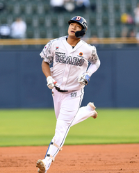 [포토]솔로 홈런 두산 김대한, 쫓아간다!