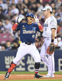 [포토]NC 손아섭, 두산 알칸타라 상대 통산 최다 안타 신기록