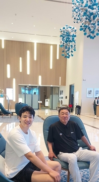 KCC 우승 이끈 전창진 감독과 허웅의 30년 인연 [SS 창간인터뷰]