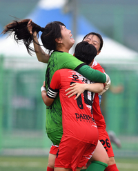 [포토]골키퍼 홍유진의 선방으로 결승 진출하는 대경대