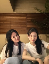 이런 우정 좋지 아니한가. 송혜교♥수지 달달한 애정 과시하는 김은숙의 뮤즈들