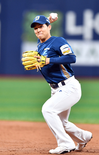 [포토] ‘1회말 김혜성 땅볼처리’ 김휘집