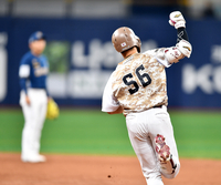 [포토] ‘주먹불끈’ 솔로포 변상권