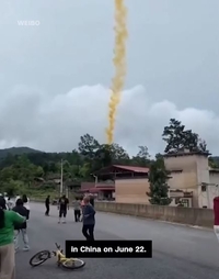 노란 독가스 뿜으며 추락하는 ‘이것’…中 주민들 혼비백산