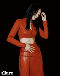 트와이스 모모, 우아함 가득 ‘S라인 드레스’ [★SNS]