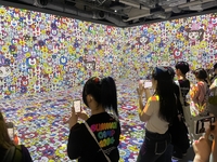 민희진 입은 티셔츠도 매진…시부야 뉴진스 팝업 스토어 현장 직접 가보니 [SS현장]