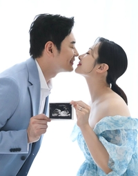 ‘만삭’ 김민정, 13년 전 KBS에서 만난 구남친 조충현과 달달한 만삭화보