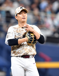 [포토] ‘8회초 등판한’ 키움 김성민