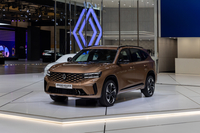 르노, 하이브리드 SUV ‘콜레오스’ 전세계 최초 공개…프렌치 감성 세닉E-Tech 일렉트릭, R5 레진 아트카도 공개