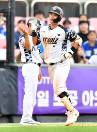 [포토]‘솔로홈런 터트린’ 배정대