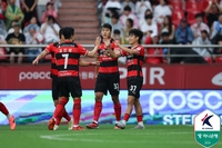 시즌 첫 맞대결 패배 설욕…‘홍윤상·이호재 골’ 포항, 울산 2-1 잡고 2년 만에 동해안더비 홈 승리 [SS현장리뷰]
