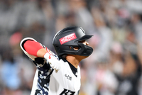 [포토]‘ 솔로홈런 환호하는’ 강백호