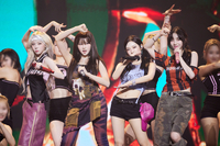 에스파 콘서트에 태연·청하·혜리 참석해 응원…깜짝 댄스 챌린지도