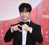 김수현, 김지원과 럽스타그램?...사진 3장 ‘빛삭’ 후 논란